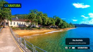 Registro fotográfico da Praia do Sapateiro na Ilha Anchieta em Ubatuba a partir do mar